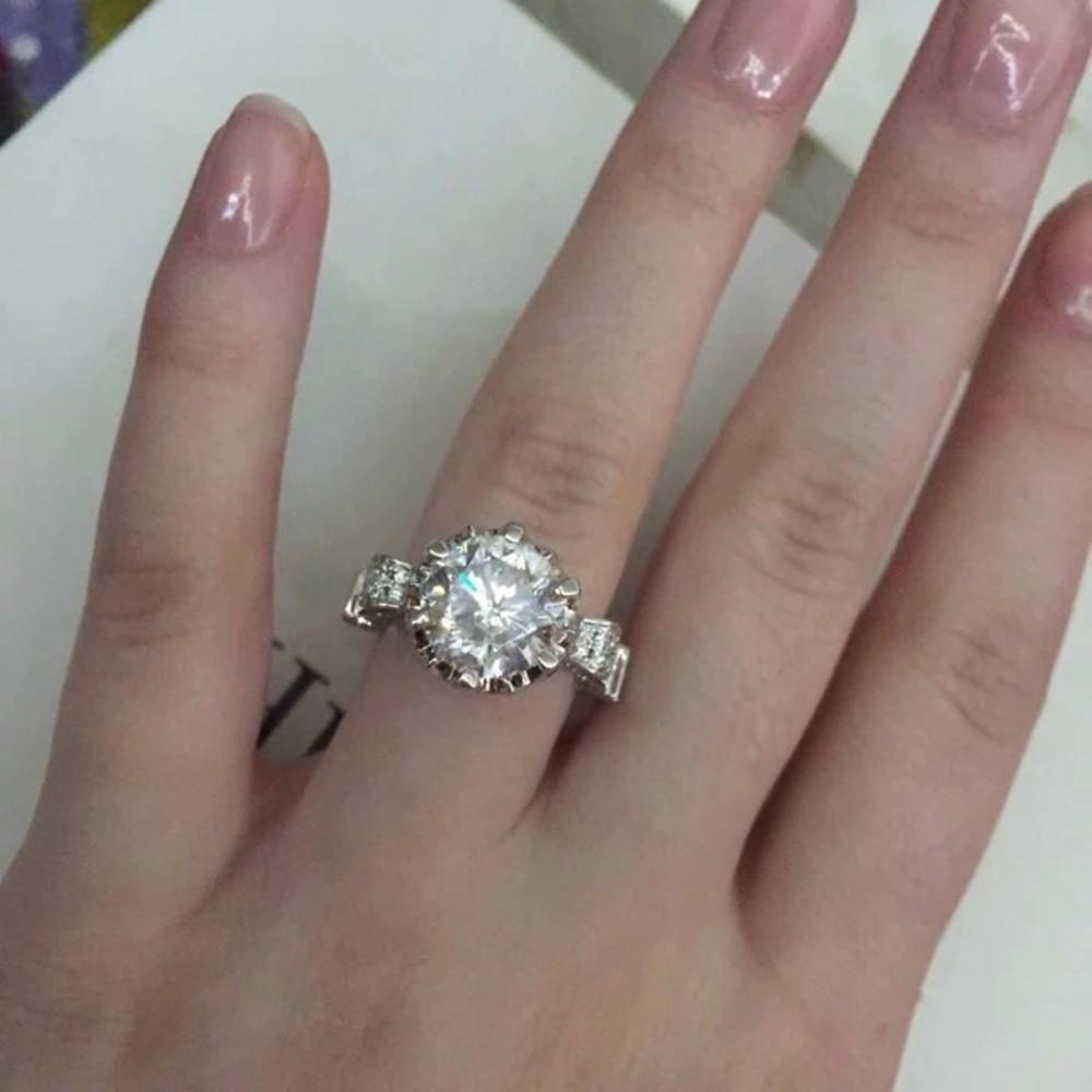 A New 4 Carat Sterling Silver Ring - Picture 5 of 5